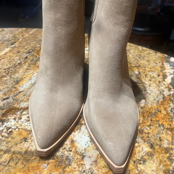 NWOT Marc Fisher suede ankle boots size 7 - Picture 1 of 10
